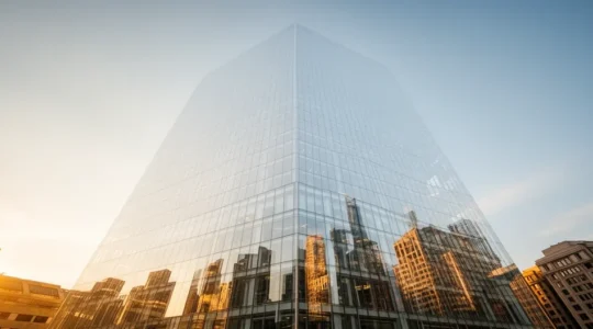 Illustration métaphorique d'un site web invisible sur Google malgré sa perfection technique